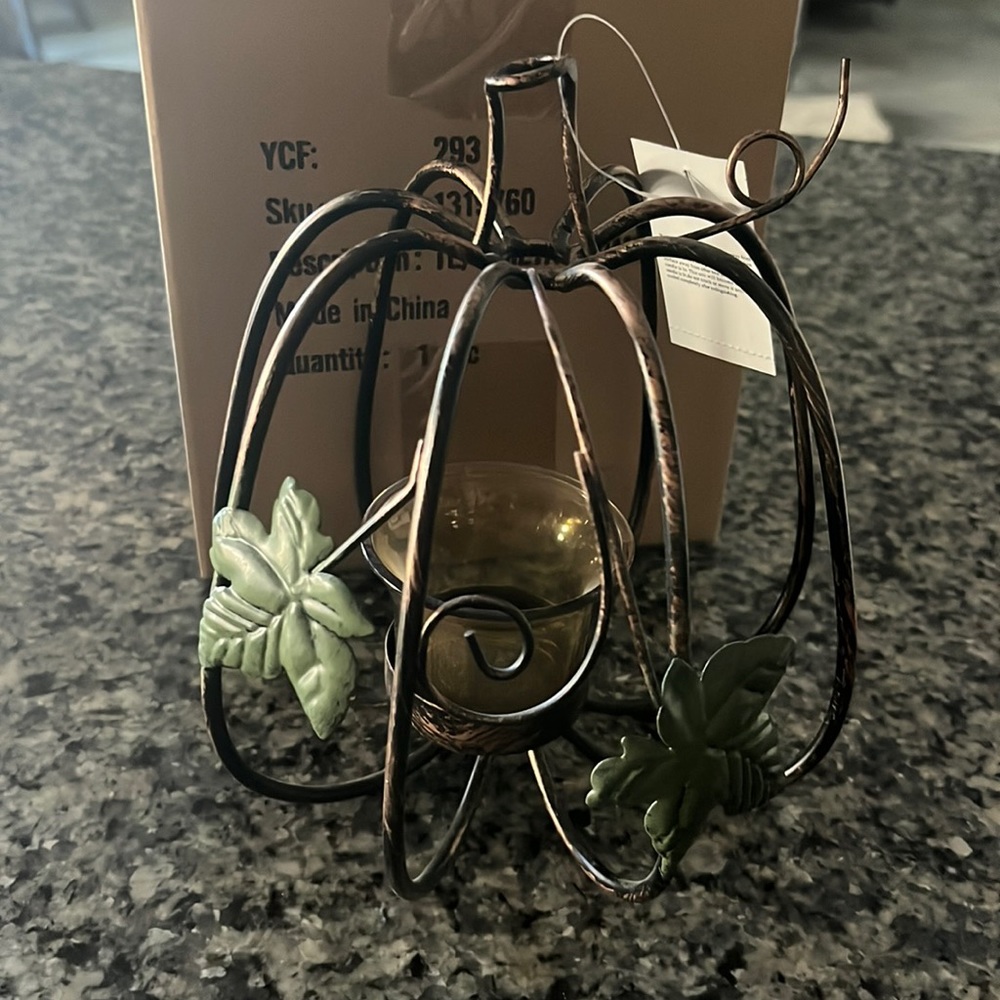 Yankee candle metal pumpkin votive/tea light holder NWT